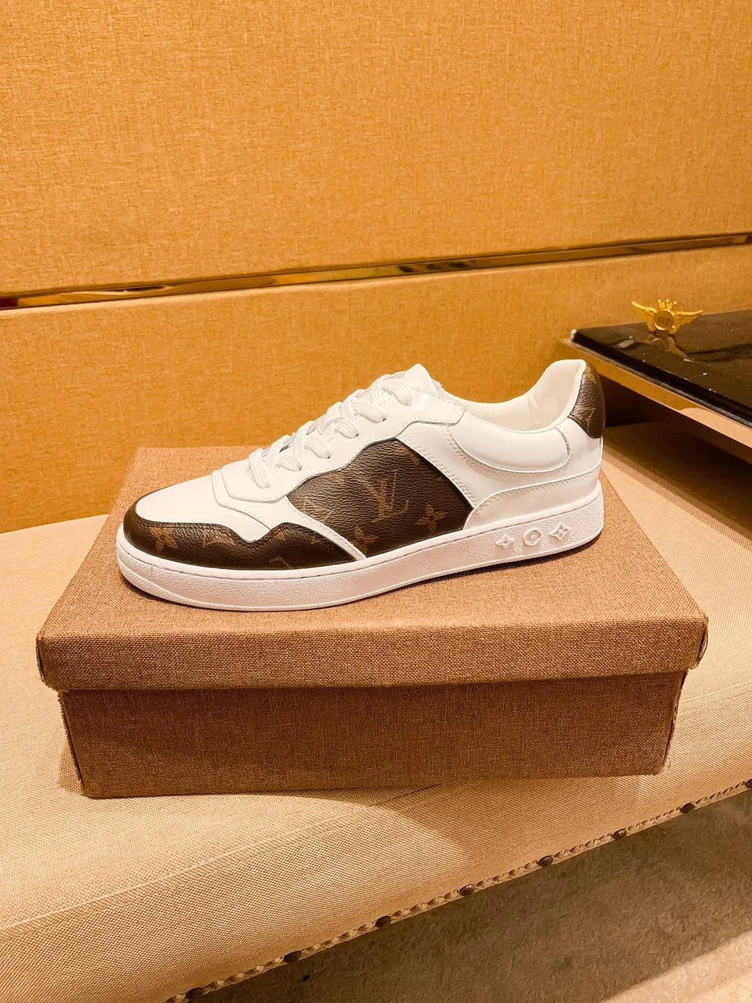 Men's shoes💰 400💰[LV]🔥Louis Vuitton, high-end men's shoes brand, official website 1:1 latest masterpiece: the upper is made of Italian imported first-layer cowhide with a comfortable and breathable lining➕original non-slip and wear-resistant outsole🔥, making walking more convenient and comfortable! An exclusive new model, a stunning work, a beautiful 1:1 replica [color] compared to the official quality! Create a fashionable personality to set off your uniqueness! A must-have for trendy men! Classic🔥Size: 38-44 Color: 🔥Multiple colors available🔥